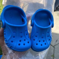 CROCS  TODDLER SIZE 5