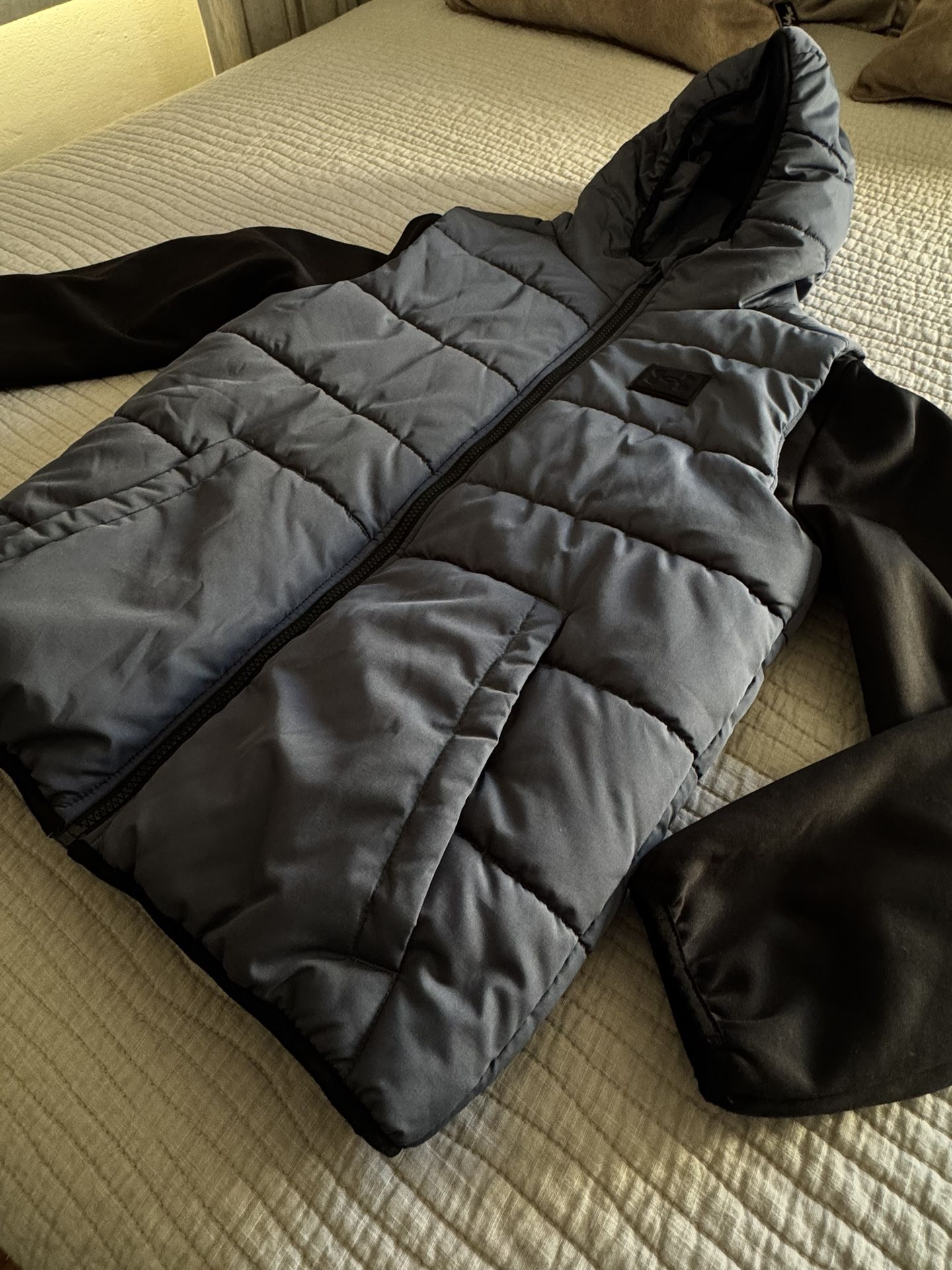 Boys Under Armour Puff Jacket Hoodie Water Resistant - Black and Blue - Size Youth Large