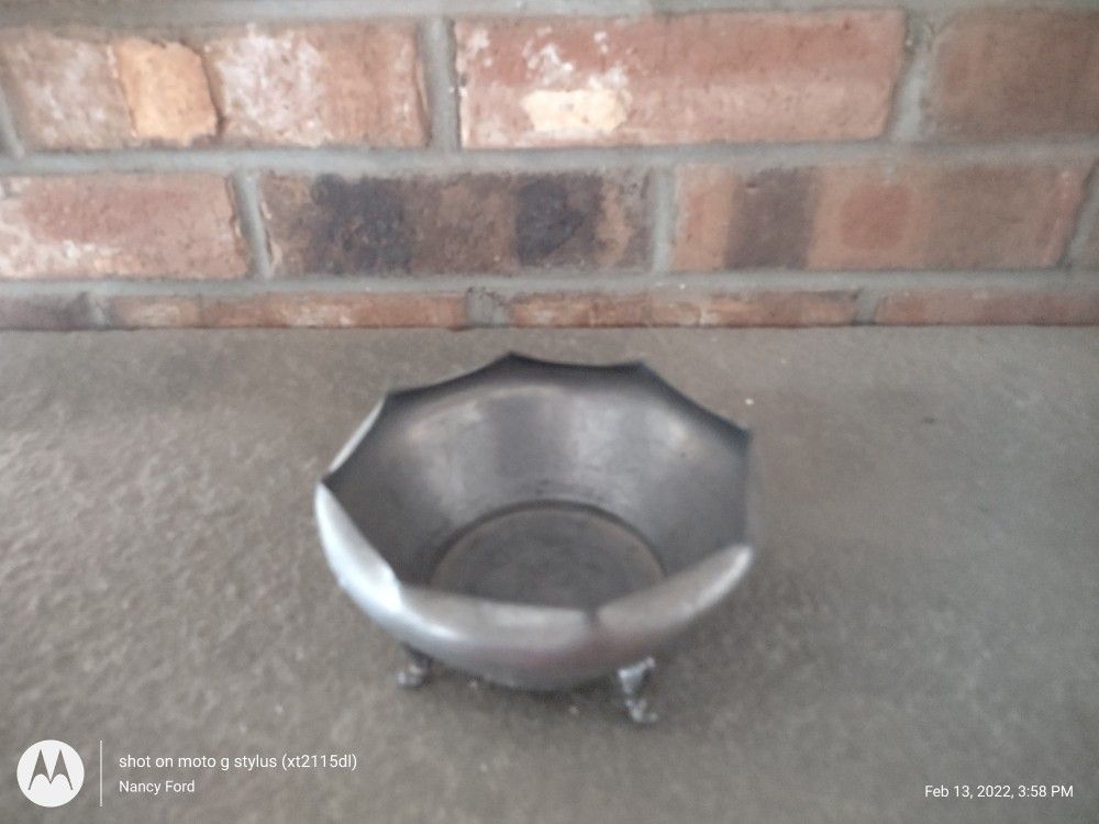 Unusual Antique Pewter 3 Footed Pedastal Bowl Makers Mark 15.5cm In Diameter

