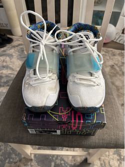 Boys size 6 shoes