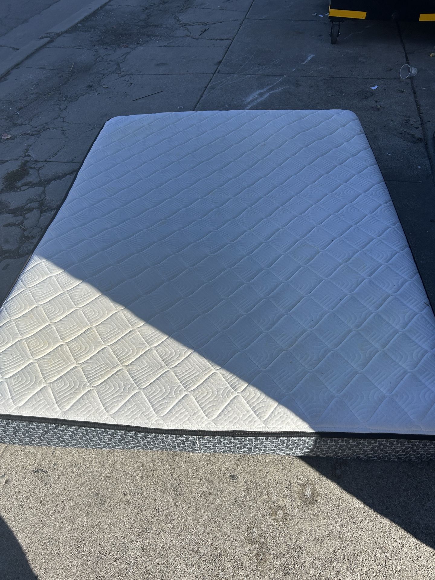 Queen Size Mattress With Bed Frame