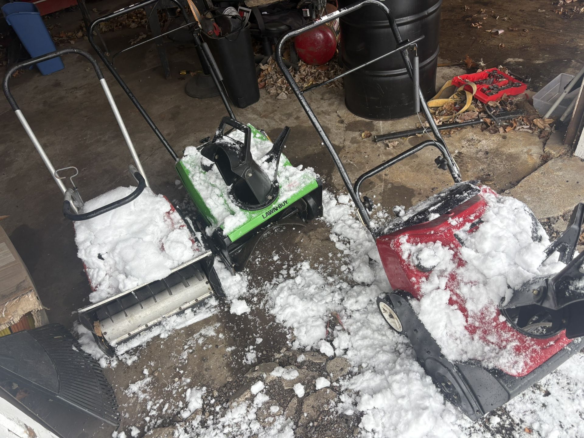 3U snowblower I was able to get all three to start. None of them have the electric feature.