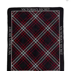 Victoria’s Secret Pink Thick Plush blankets new Valentine’s Day  gift