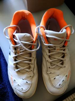 Yonex tennis shoes