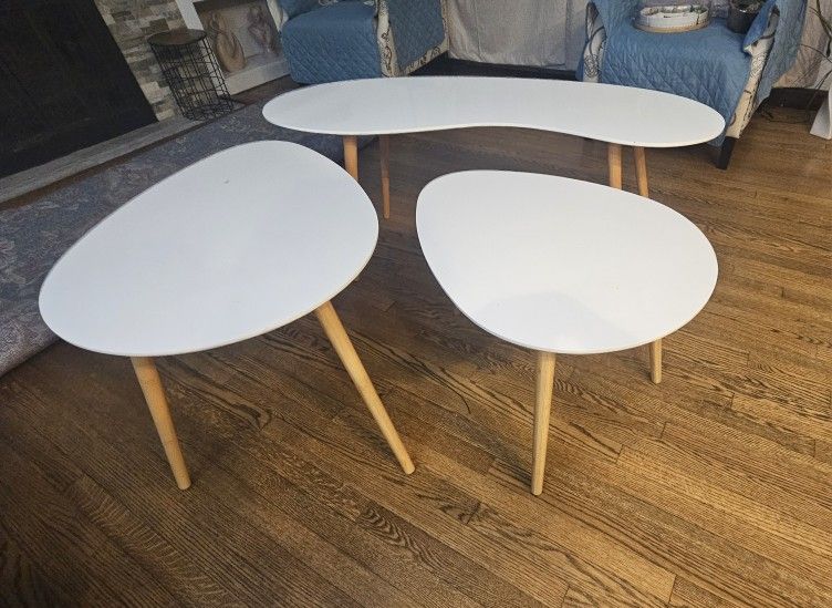 3 Assymetrical Tables White