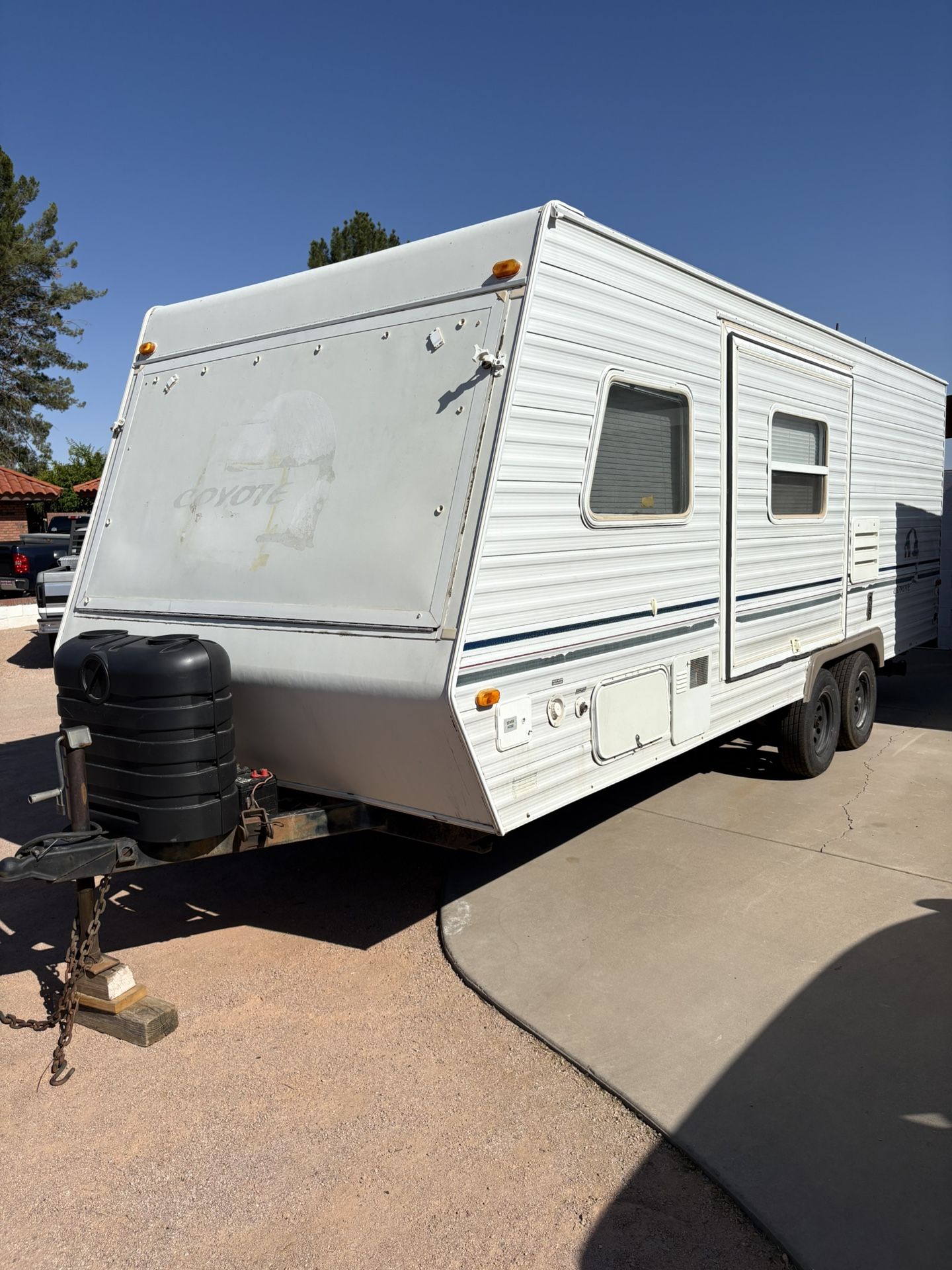 2001 Coyote 23’