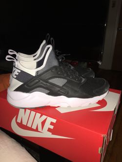Nike air huaraches ultra run se sz12