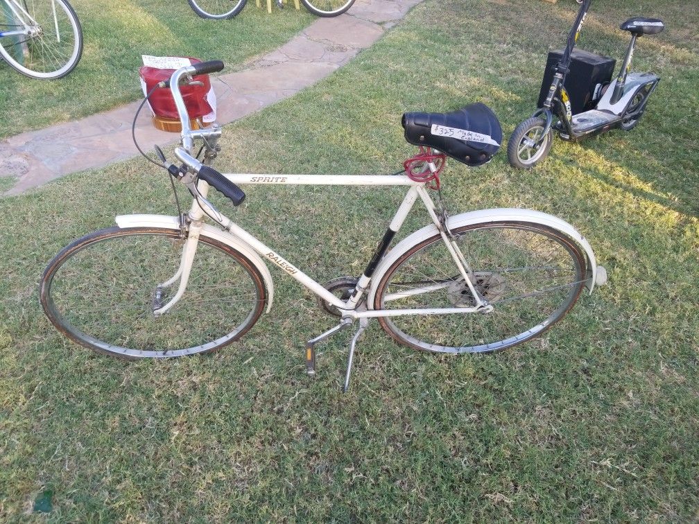 Vintage Raleigh Made In England, Needs Tires Tubes Ding On Rear Wheel Fan shop