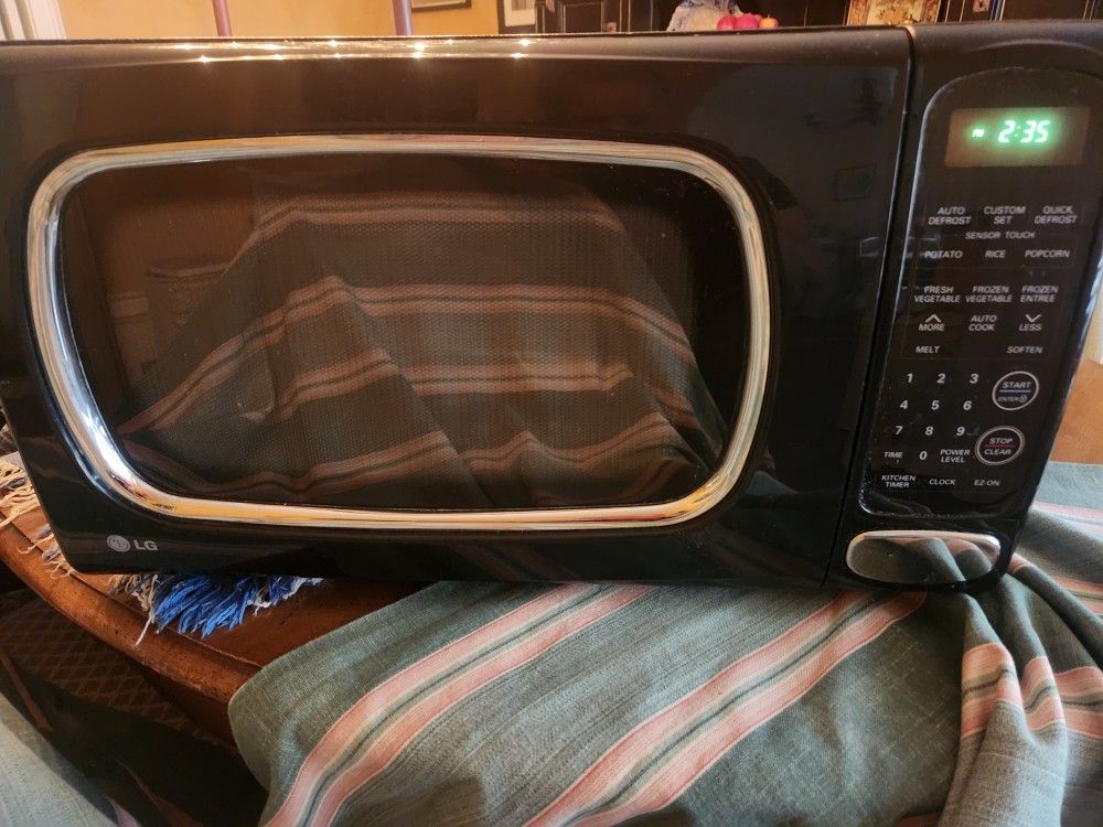 LG COUNTERTOP MICROWAVE