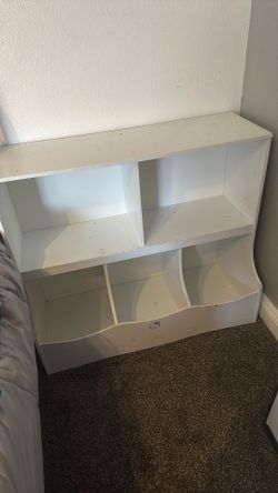Children’s bookcase asking $20