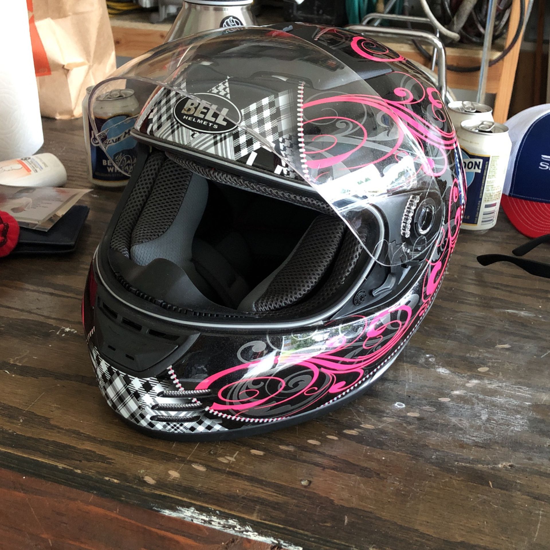BELL Woman’s Size M Motorcycle Helmet 