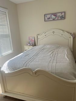 Full-Size Cream Bedroom Set with Mattress & Box Springs ā $300