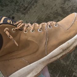 Nike Manoa Butter Cream 9.5 boots