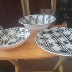 😁CERAMIC SERVING DISHES. 2 BOWLS AND A PLATE. I HAVE MORE OF YOU NEED MORE. 
