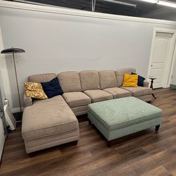 Sectional couch (Bassett)