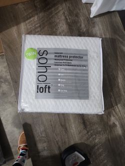 NEW Twin size waterproof mattress protector