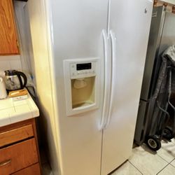 GE Side By Side White Refrigerator 