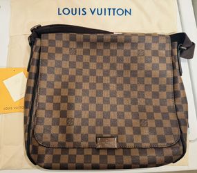 Brand New Authentic Louis Vuitton District Messenger Bag
