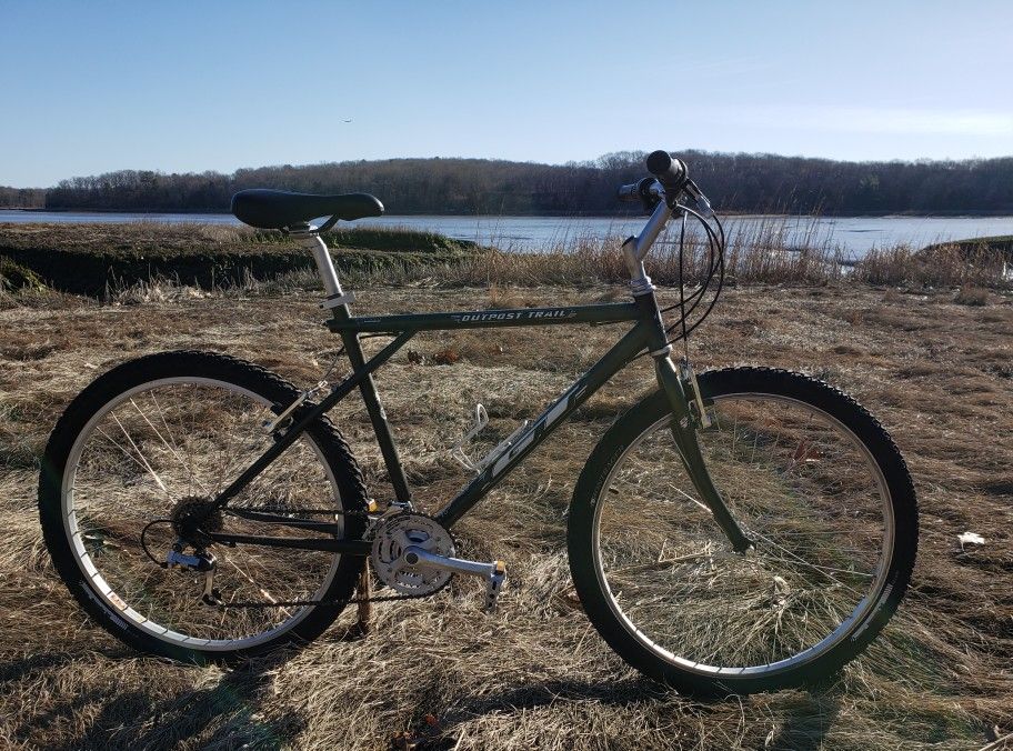 1998 18" GT Outpost Trail 21 Speed Mountain Bike