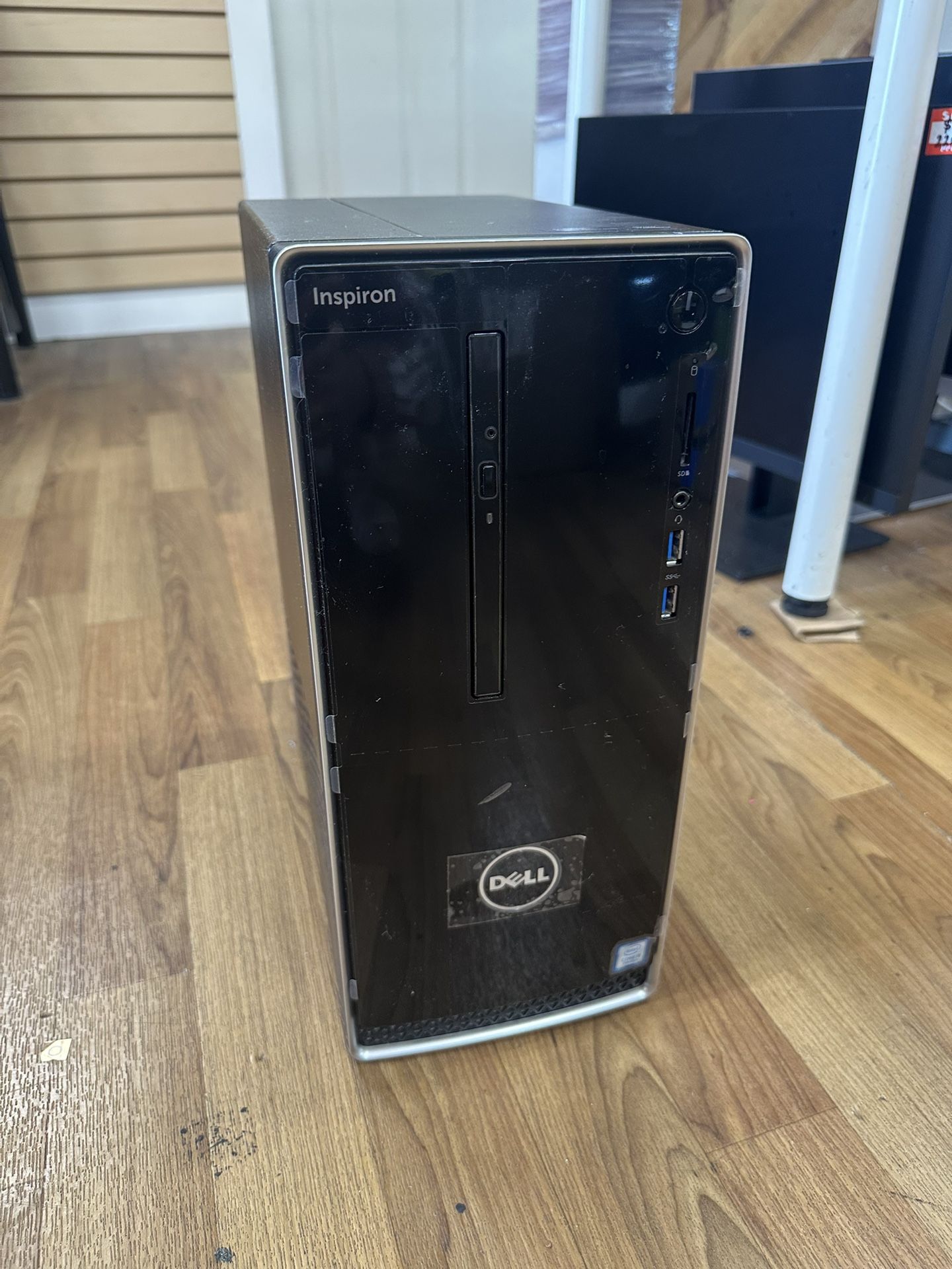 Dell Inspiron 3668 desktop computer 16GB RAM 2 hard drives (512GB SSD & 1TB HDD)