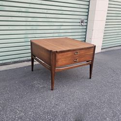 Vintage 1960s Mid Century Bassett Furniture Walnut Single Side Table End Table with Drawer Danish