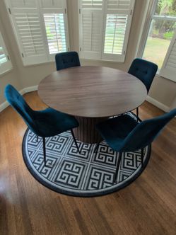 Round dining table with 4 chairs - OBO