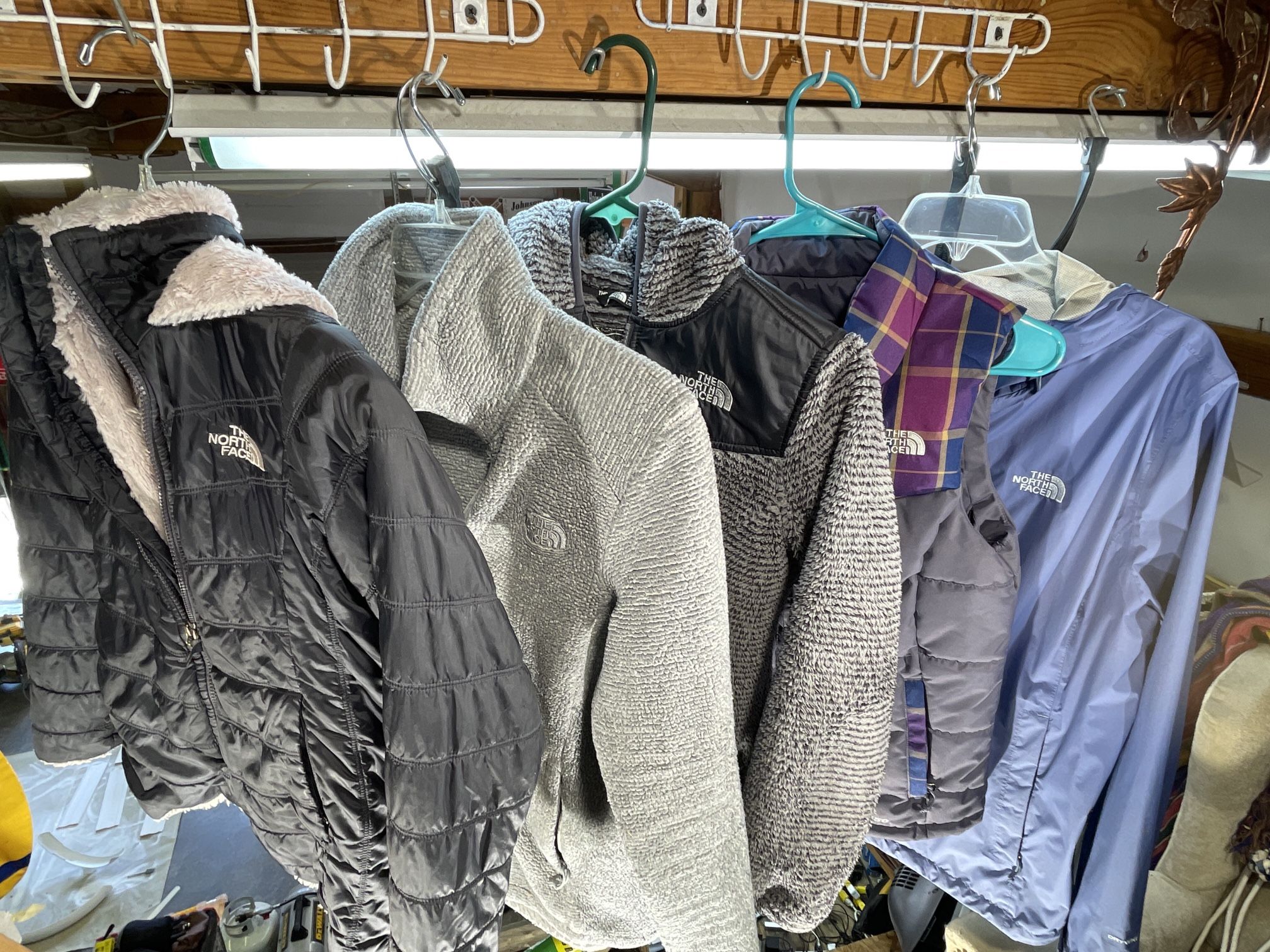 90% OFF REATIL PRICE (NOTH FACE ,Eddie Bauer, Nike ,Adidas ,Columbia, Helly Hansen) All Sizes Men &Women