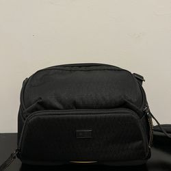 Case logic- Small DSLR/Mirrorless Camera & Lens Bag