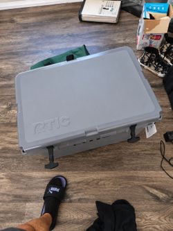 RTIC 52 QT Ultra-Light Hard Cooler in Gray