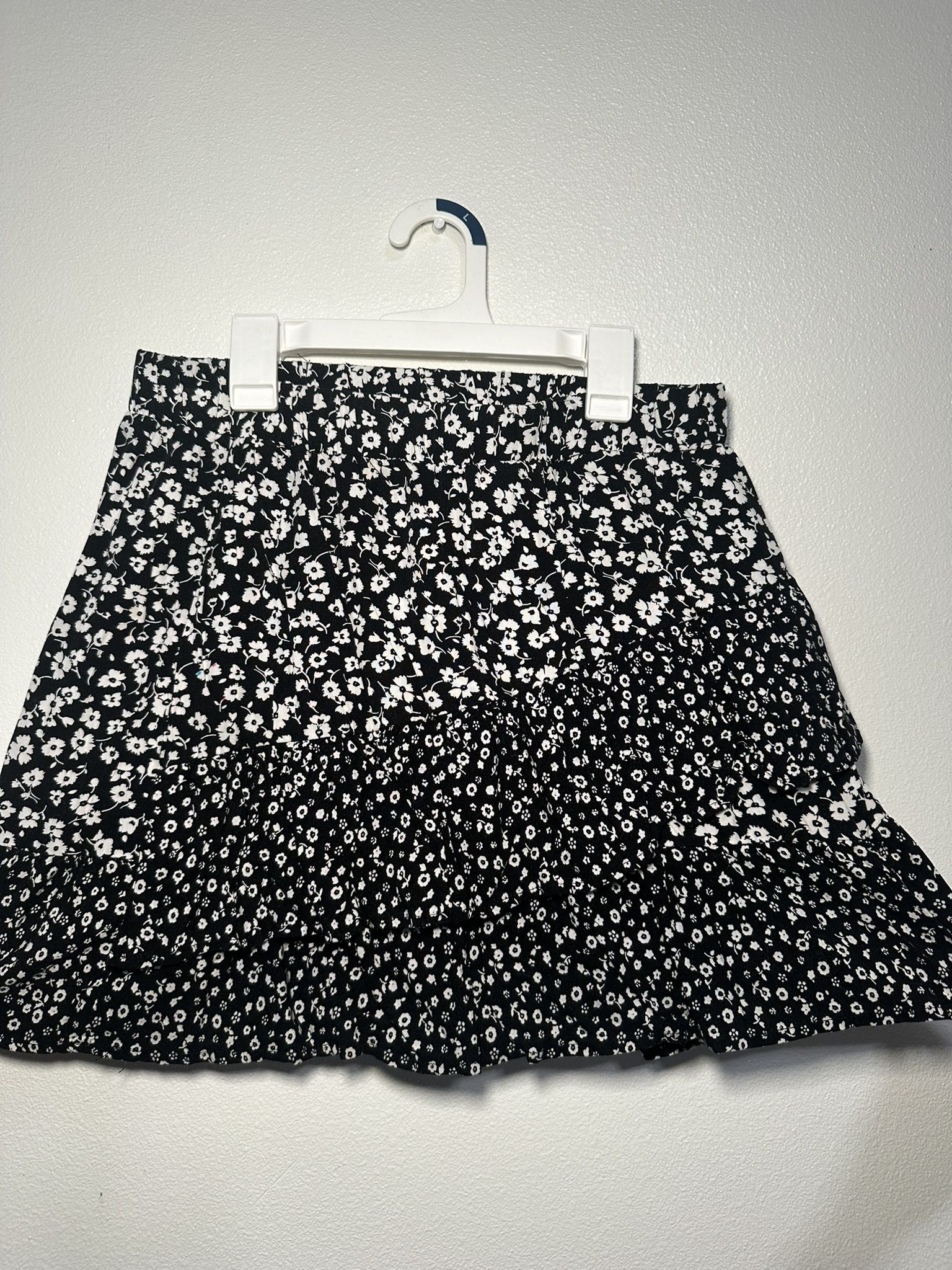 Black Skirt with White Flowers - 16/18 Y