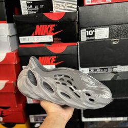 DS Adidas Yeezy MX Granite Foam Runner size 11