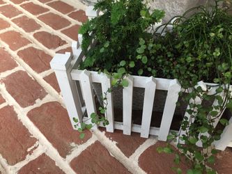 New Beautiful handmade white picket fence planter