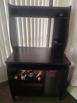 Computer desk