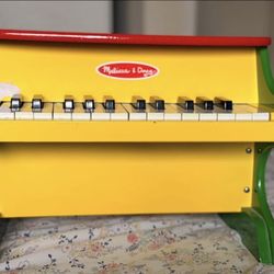 Melissa & Doug Learn-To-Play Piano With 25 Keys and Color-Coded Songbook for Toddlers 3+