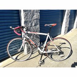 Great Condition Vintage (Dawes) Lightning 1000 Racing Rd Bike With Presta Air Nozzles. this is a functional bike needs a little  maintenance.