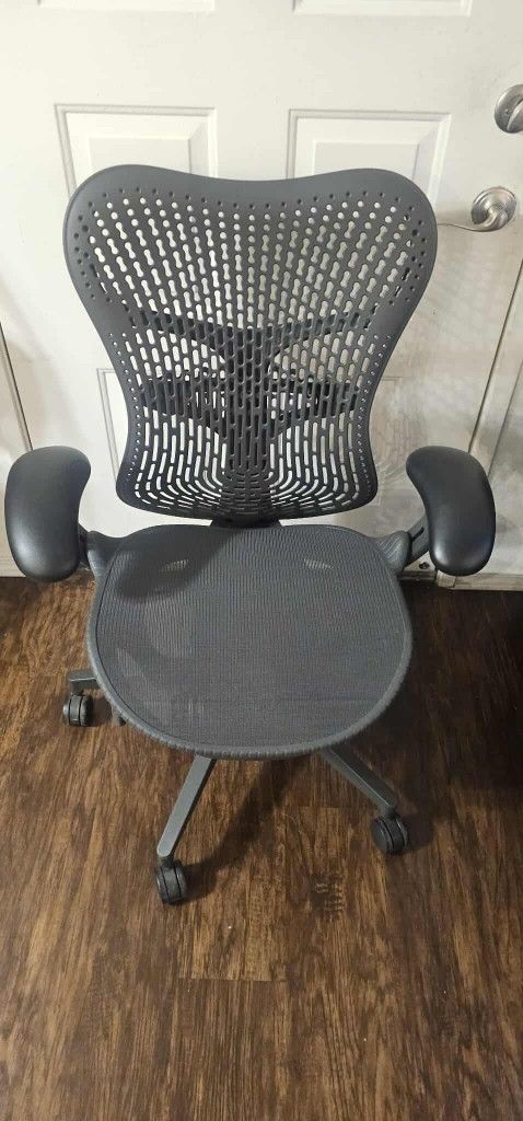 Herman Miller Mirra 2