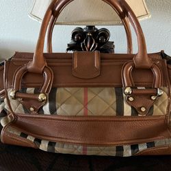 Beautiful Burberry Large Purse And Wallet Original 