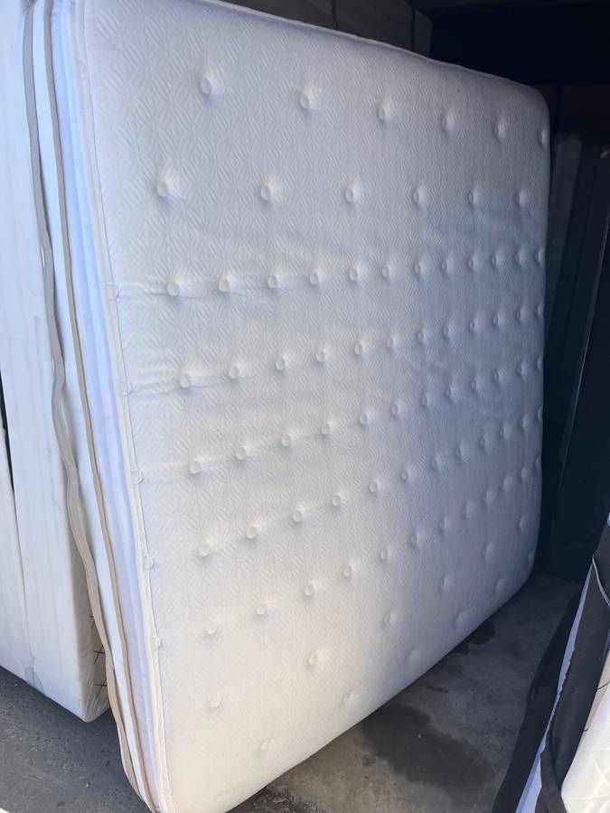 King Size Mattress & Box Springs ONLY