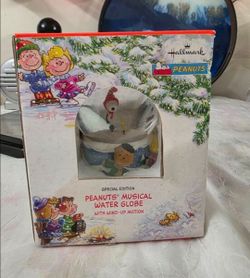 Hallmark Peanuts Musical Water Globe with Motion