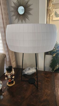 Isamu Table Lamp by Carpyen