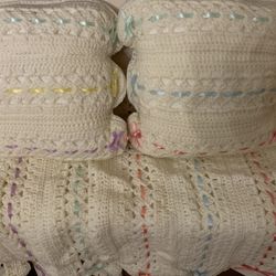 Crochet Baby Blanket With Two Pillows