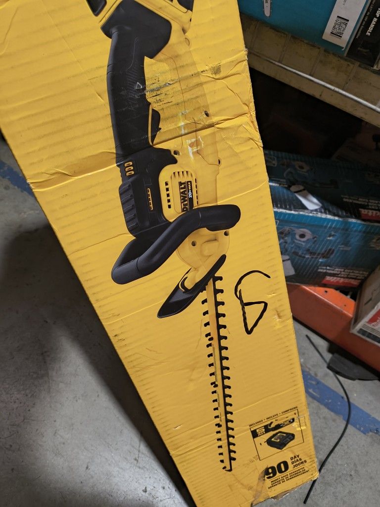 DEWALT 20V HEDGE TRIMMER 22 IN. ( NO BATTERY NO CHARGE) $139