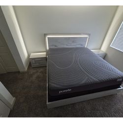 7 Piece King Beatrice Bedroom Set (Gray/White Marble)  - Rooms To Go