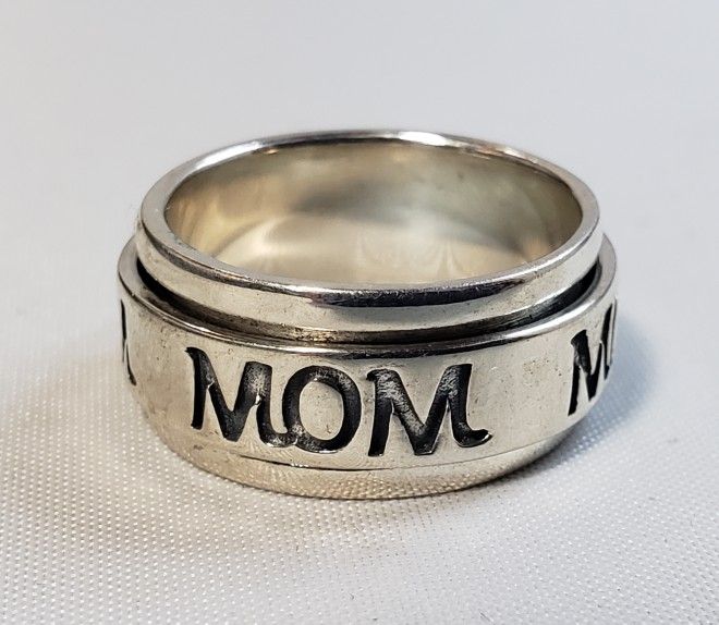 Size 6, Artisan Crafted .925 Sterling Silver, 7gm "MOM" Engraved Spinner Ring. Made in India