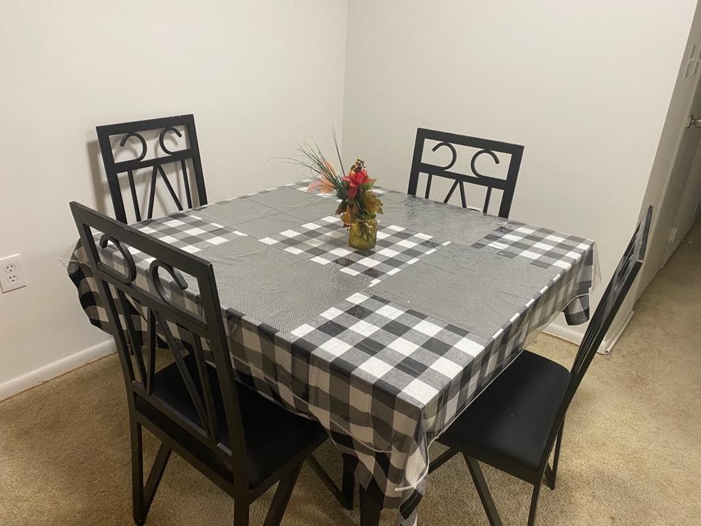 Dining glass table and 4 chairs