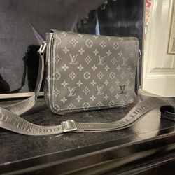 Luis Vuitton Messenger Bag 