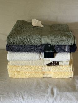 BRAND NEW LARGE BATH TOWELS