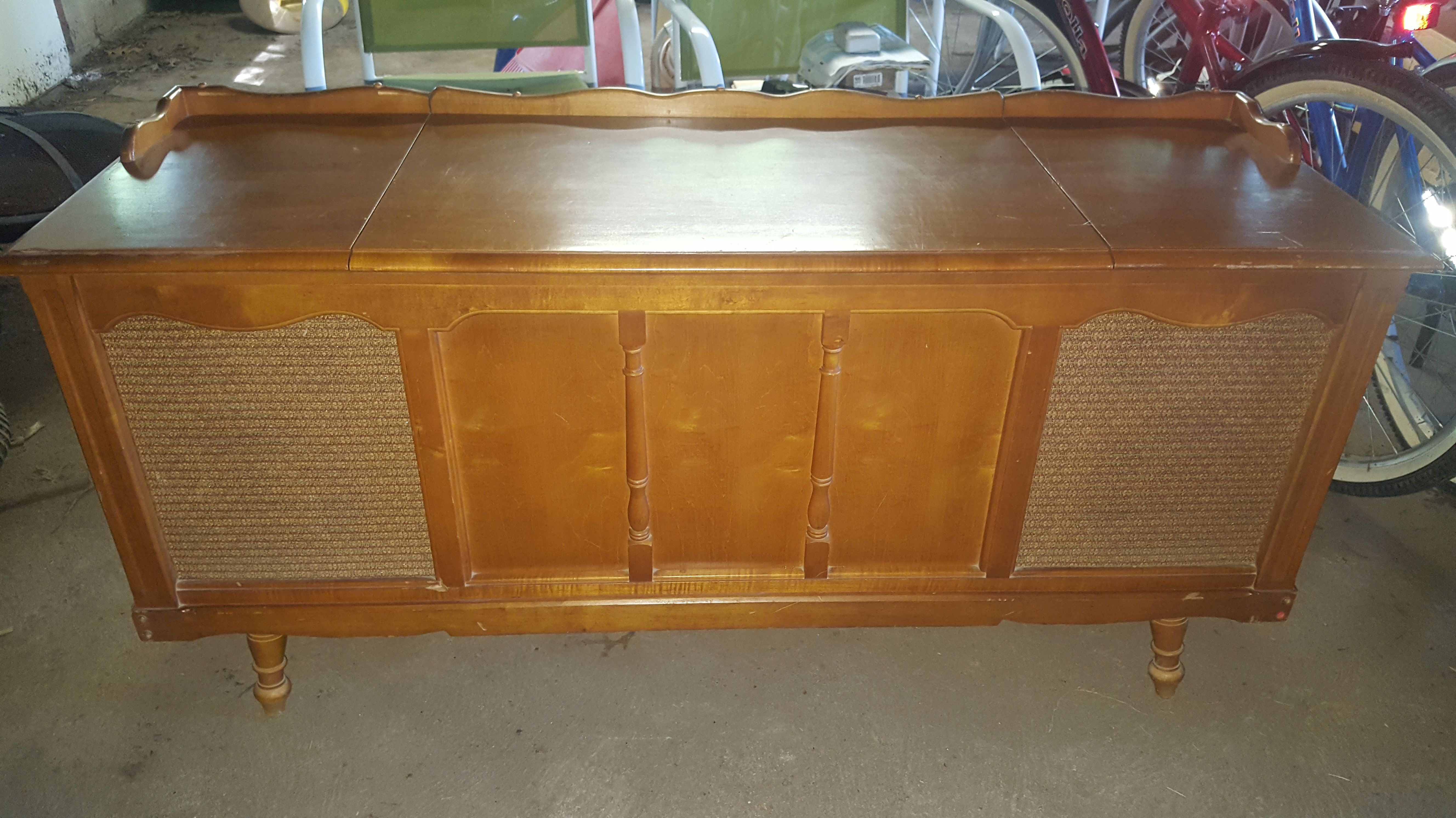 Vintage 1968 Zenith Stereo Cabinet