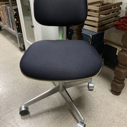 Mid Century Steelcase Black And Ran Rolling Office Chair 