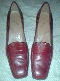 Red women shoes size 9m